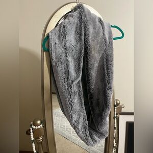 Chic Gray Faux Fur Scarf